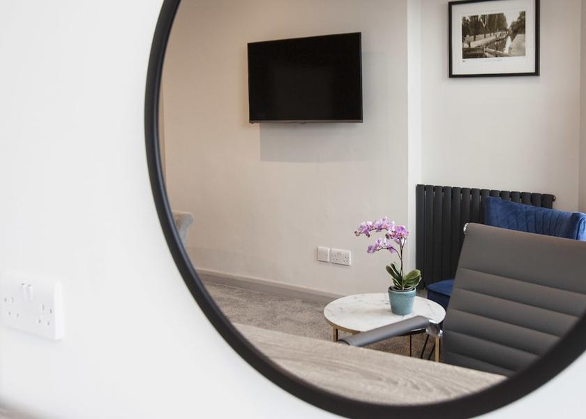 England Guildford Room