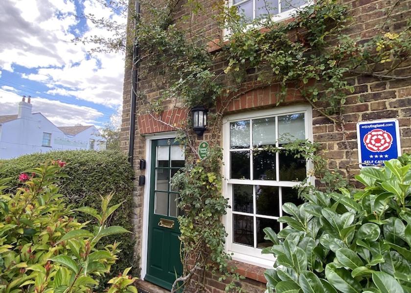 England Sittingbourne Exterior Detail