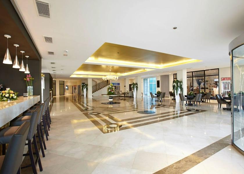  Conakry Interior Entrance