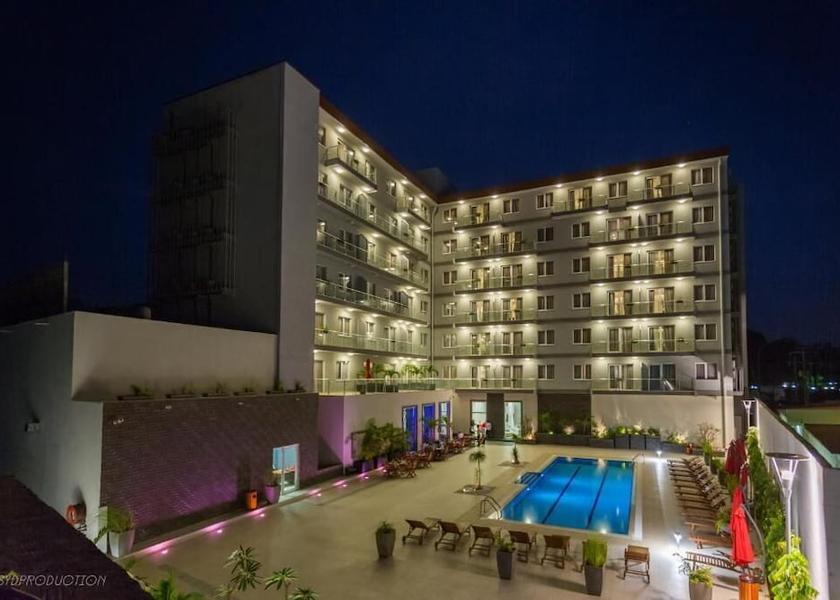  Conakry Exterior Detail
