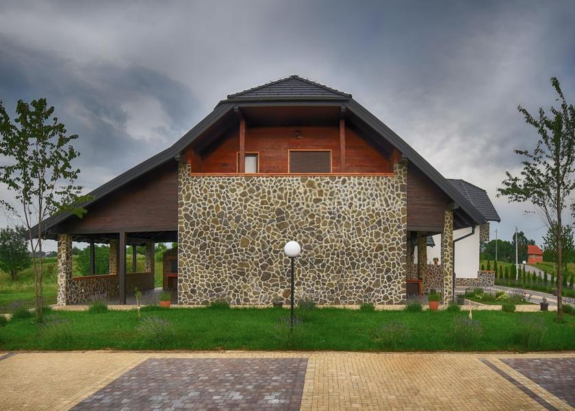 Karlovac Rakovica Facade