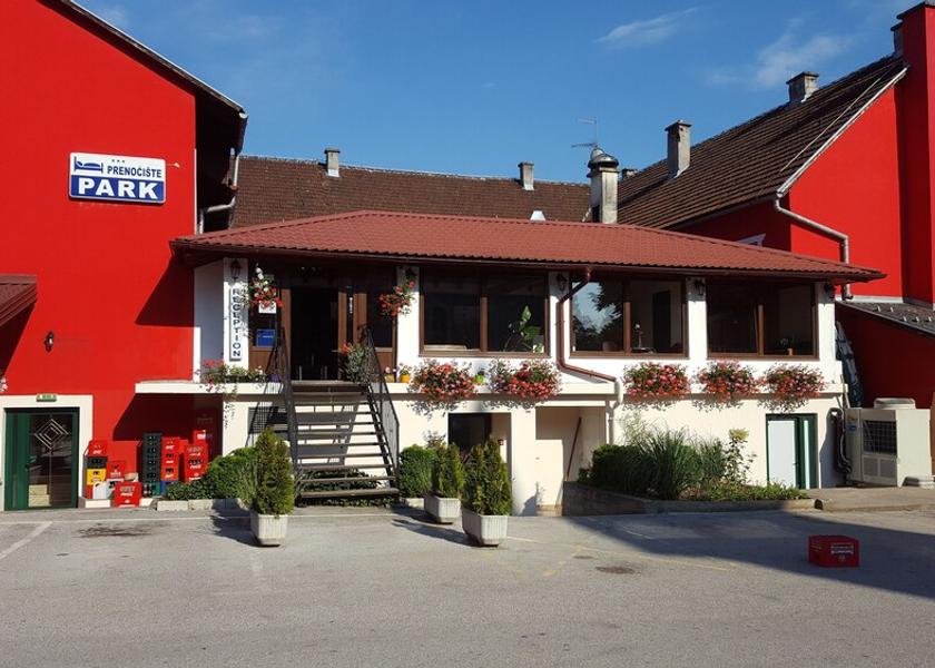 Karlovac Slunj Entrance
