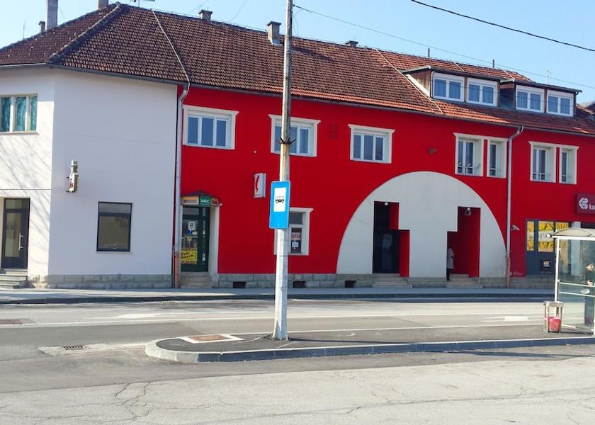 Karlovac Slunj Facade