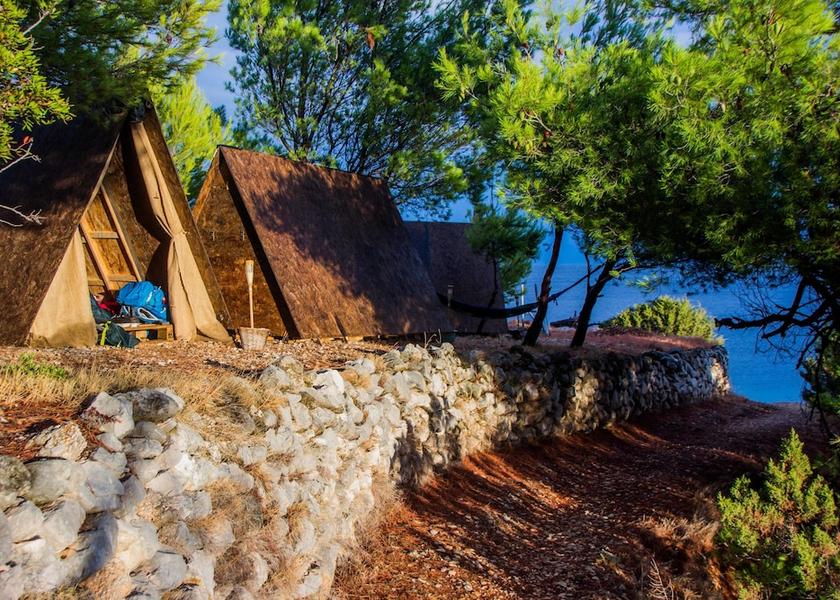 Split-Dalmatia Jelsa Property Grounds