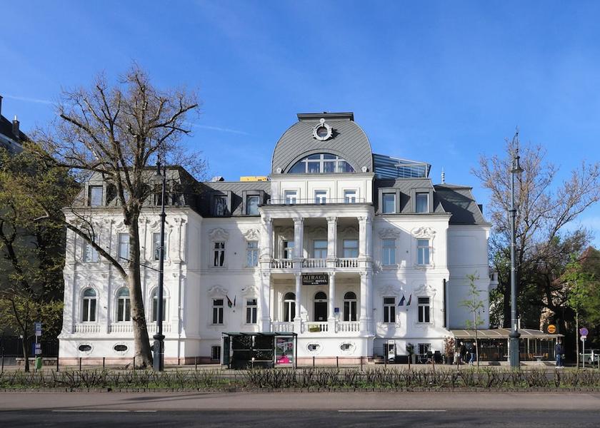  Budapest Front of property