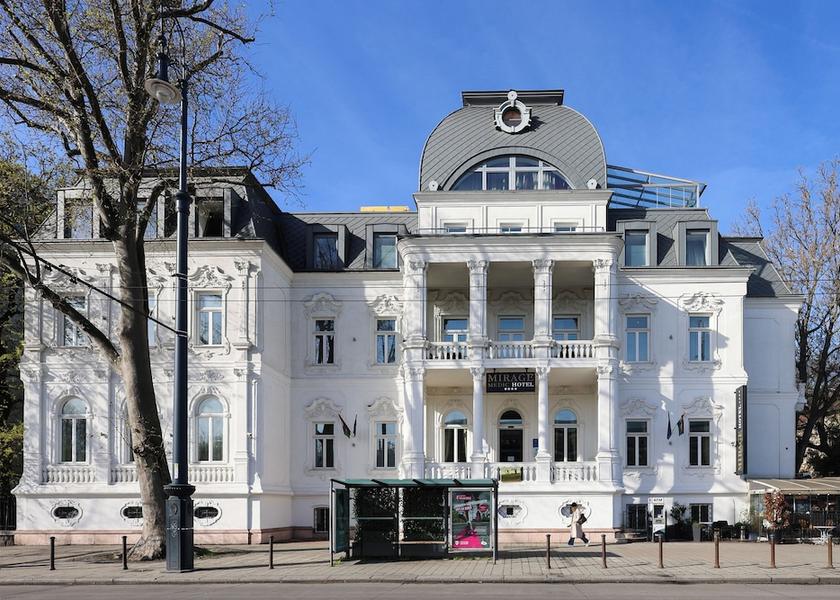  Budapest Front of property