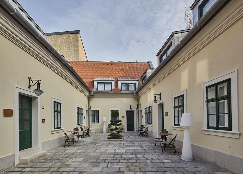  Budapest Courtyard