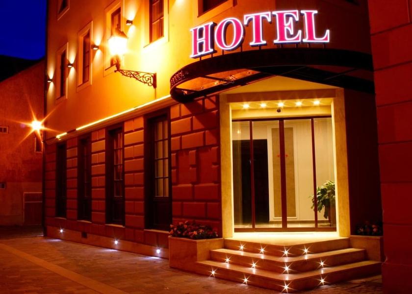  Gyor Exterior Detail