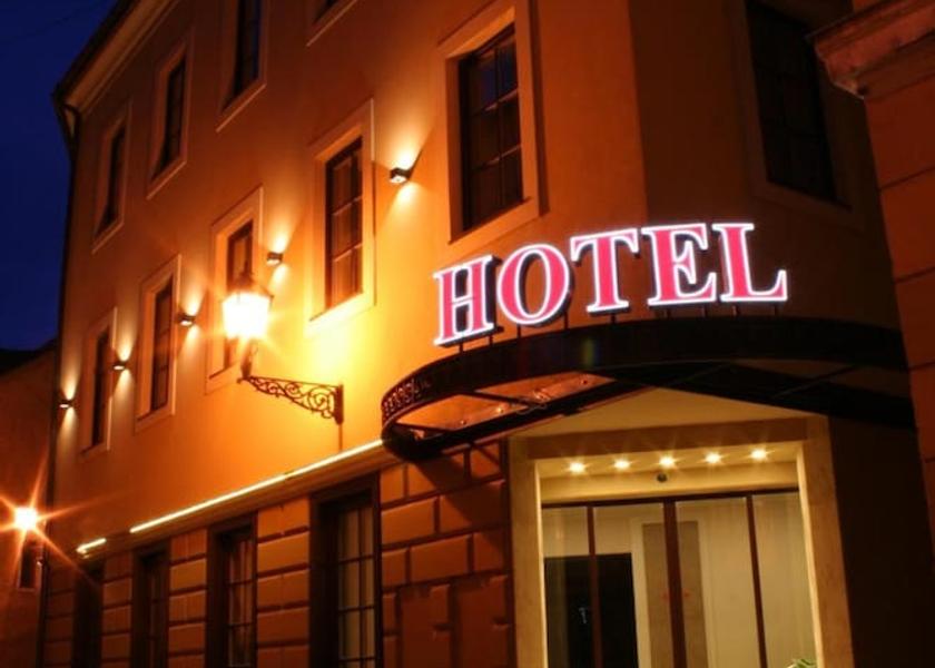  Gyor Exterior Detail