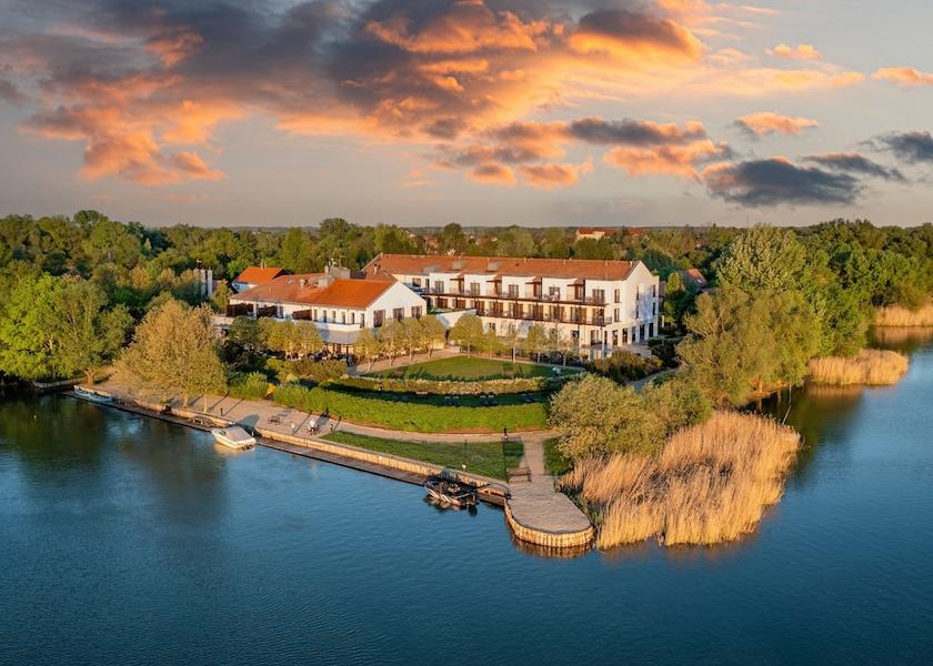  Tiszafured Exterior Detail