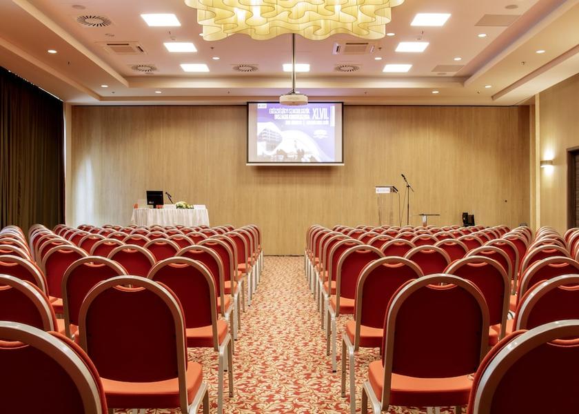  Gyor Interior Entrance