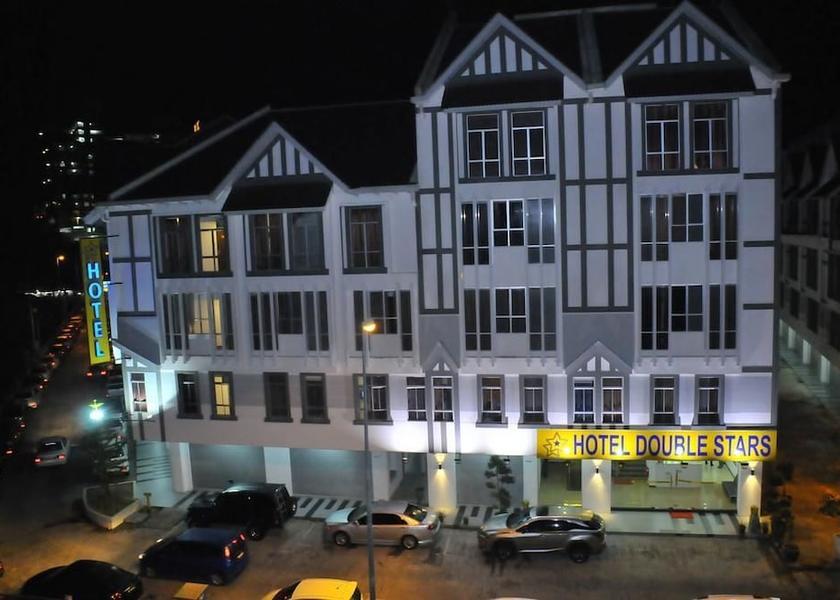 Pahang Brinchang Front of property - evening/night