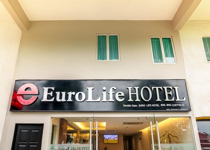 Federal Territory of Kuala Lumpur Kuala Lumpur Front of property - evening/night