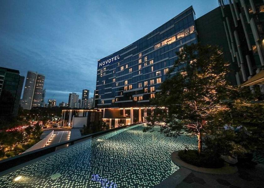  Singapore Exterior Detail