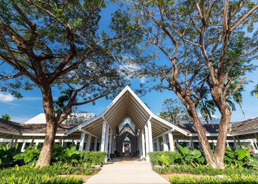 Phuket Province Thep Krasattri Exterior