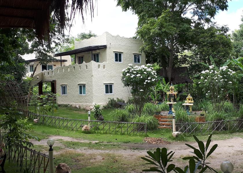 Ratchaburi Suan Phueng Exterior Detail