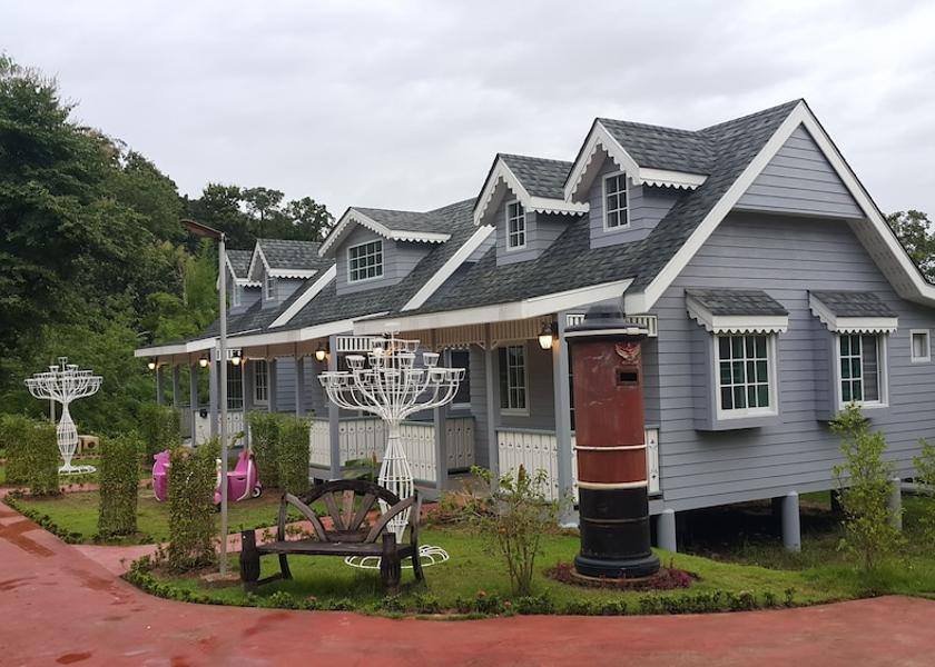 Phitsanulok Province Wang Thong Exterior