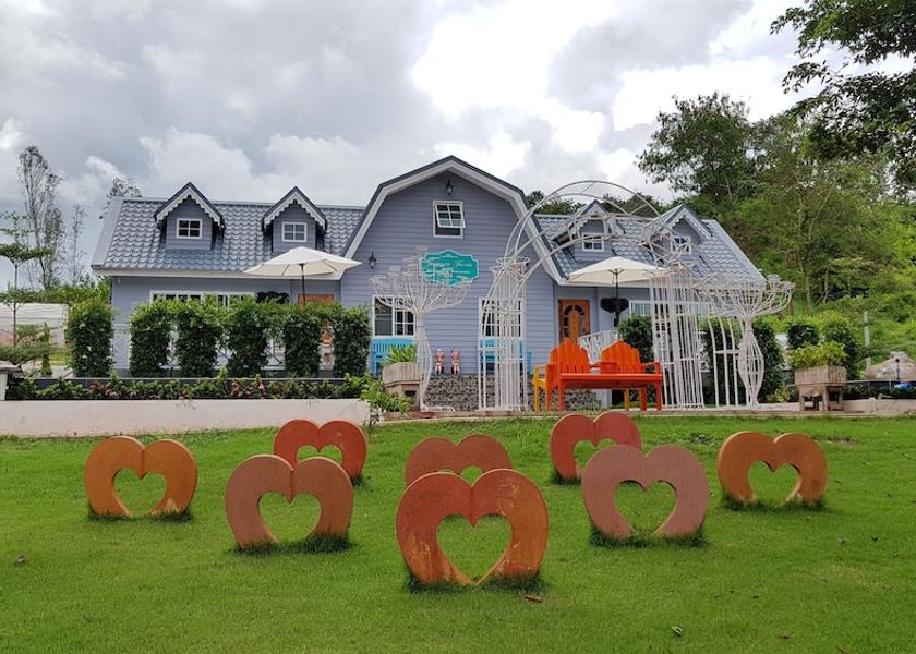 Phitsanulok Province Wang Thong Exterior