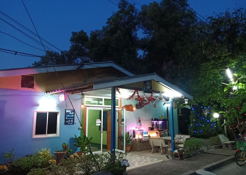 Nakhon Nayok Province Ongkharak Facade