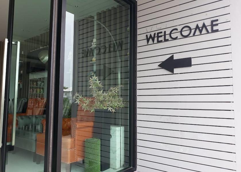 Bangkok Thanyaburi Interior Entrance