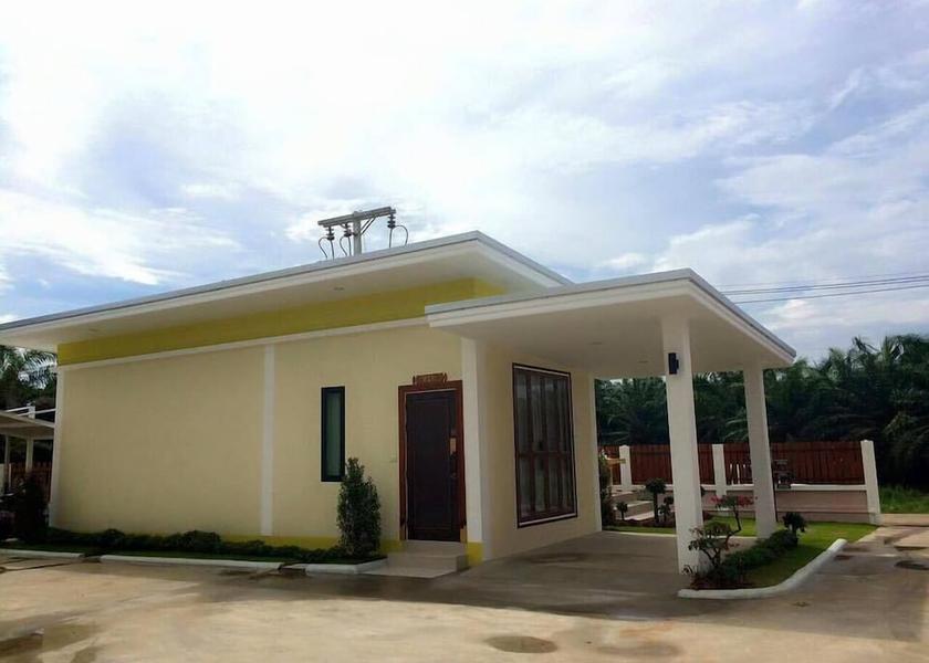Surat Thani Phunphin Facade