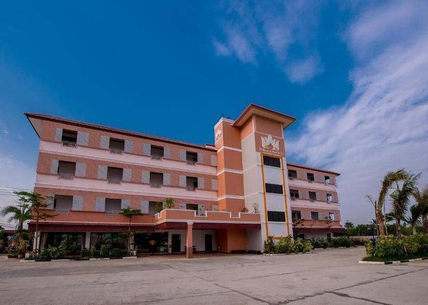 Nakhon Phanom That Phanom Exterior Detail