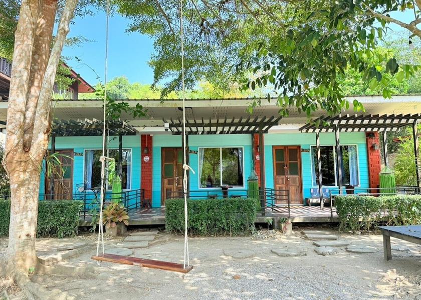 Surat Thani Ban Ta Khun Room