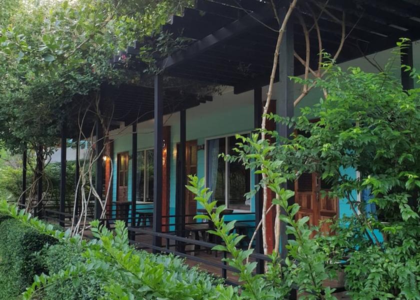 Surat Thani Ban Ta Khun Facade