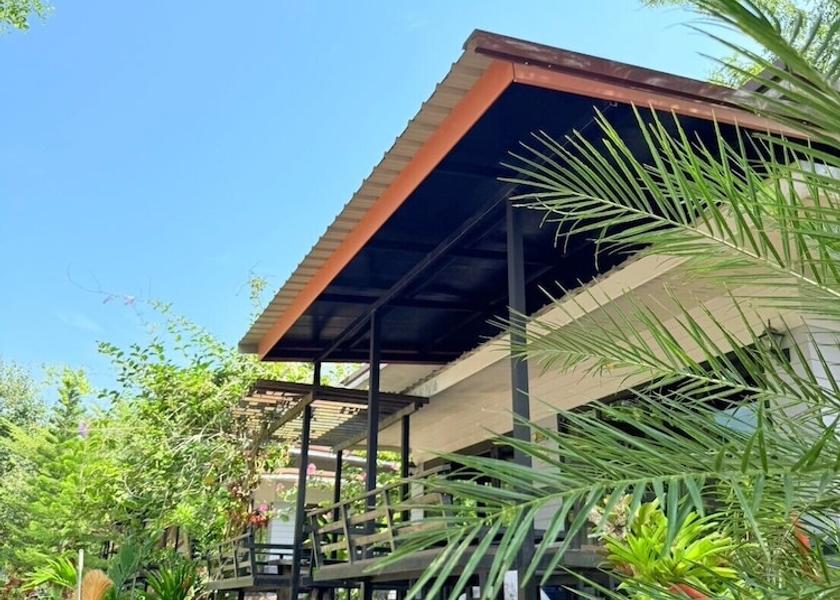 Surat Thani Ban Ta Khun Room