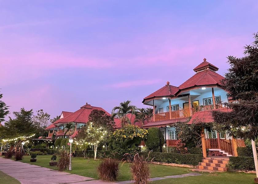Ratchaburi Province Suan Phueng Exterior Detail