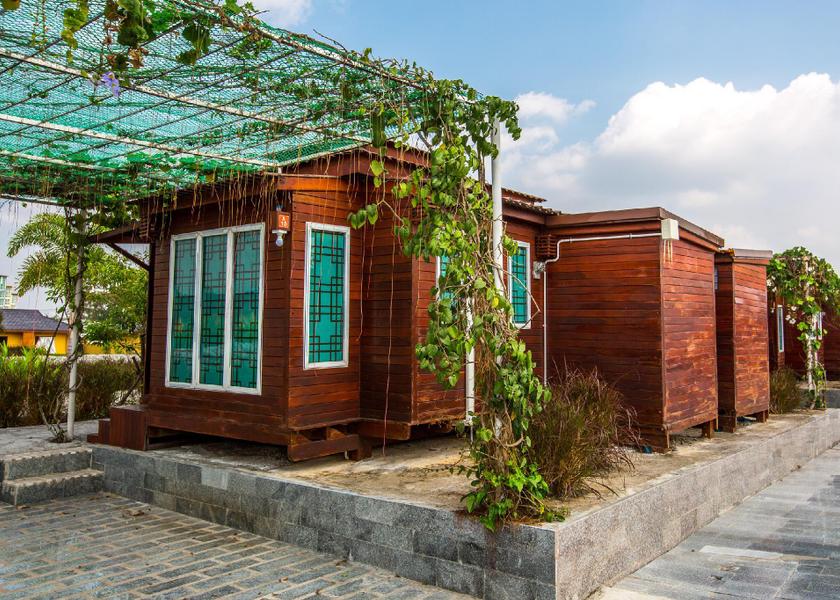  Pluak Daeng Exterior view