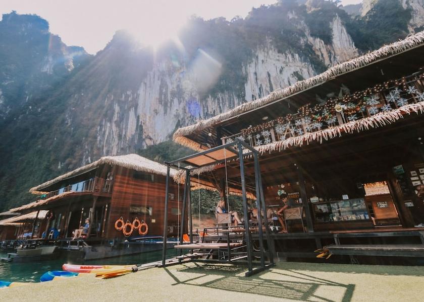 Surat Thani Ban Ta Khun Facade