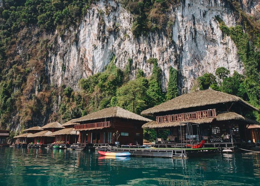 Surat Thani Ban Ta Khun Facade