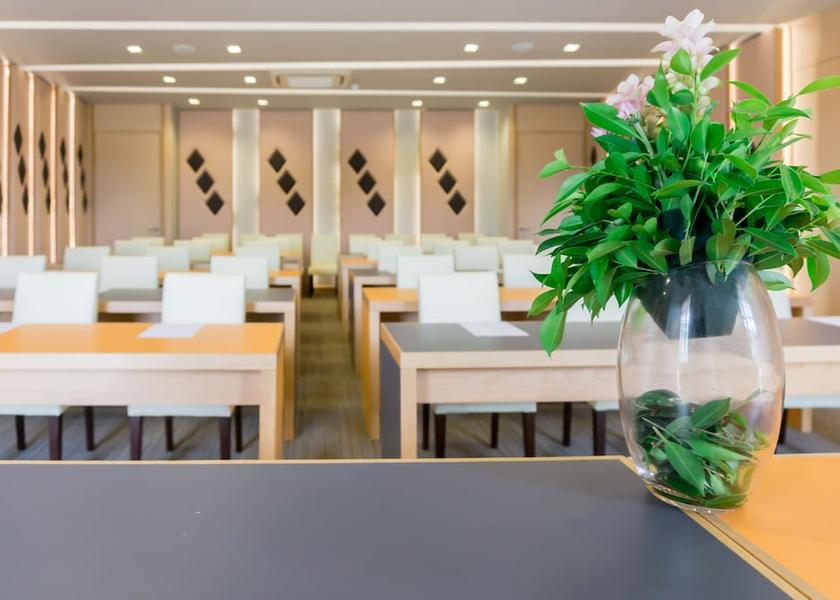 Surin Surin Meeting Room