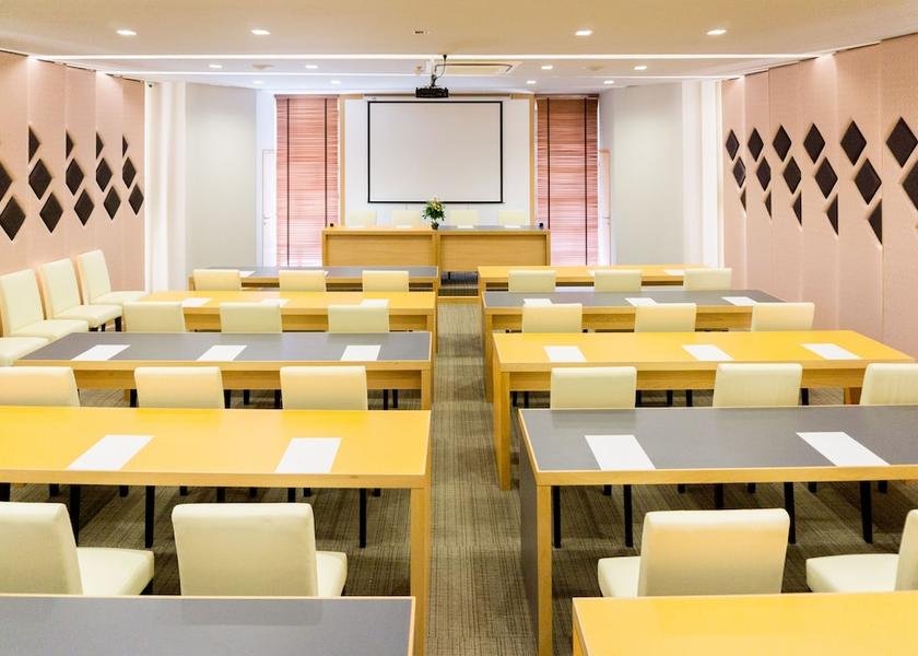 Surin Surin Meeting Room