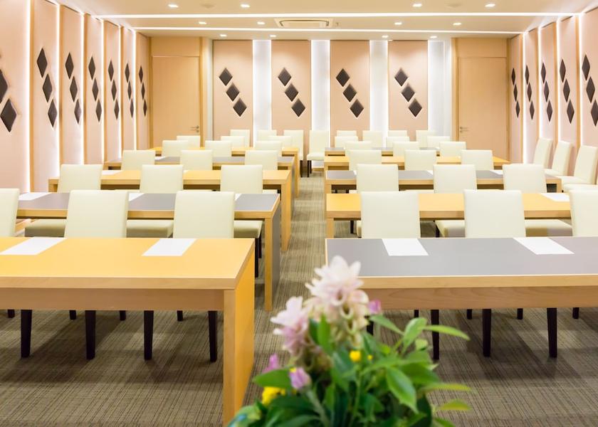 Surin Surin Meeting Room