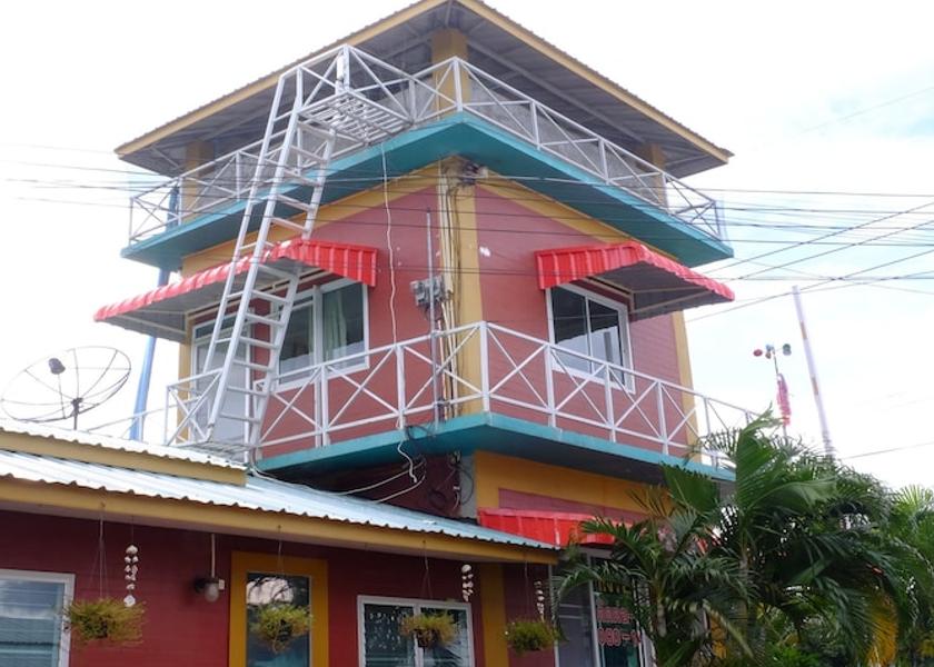 Chonburi pluak daeng Reception