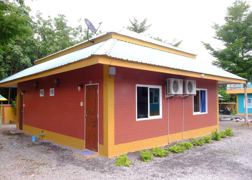  Pluak Daeng Exterior