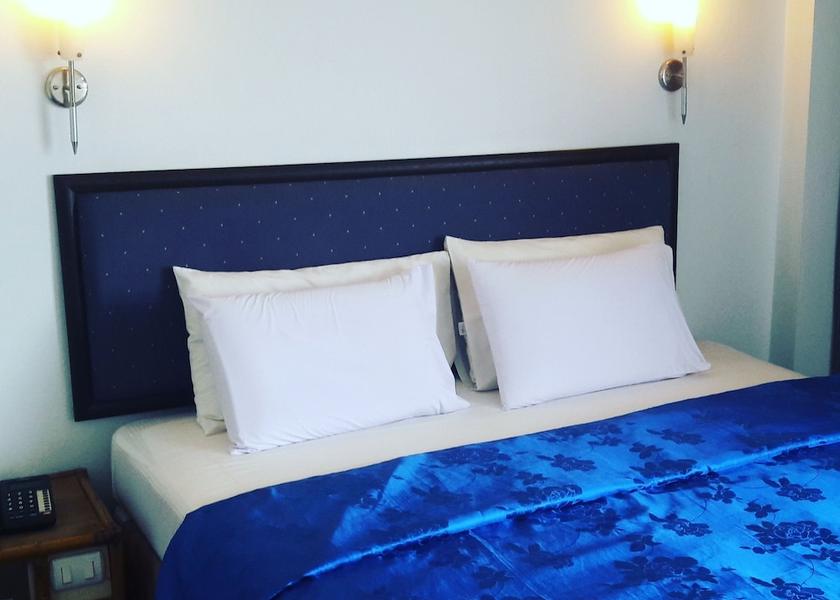Phichit Province Taphan Hin Room