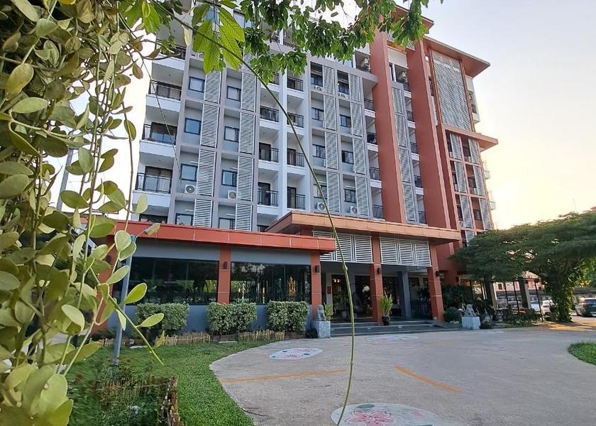  Pluak Daeng Exterior view