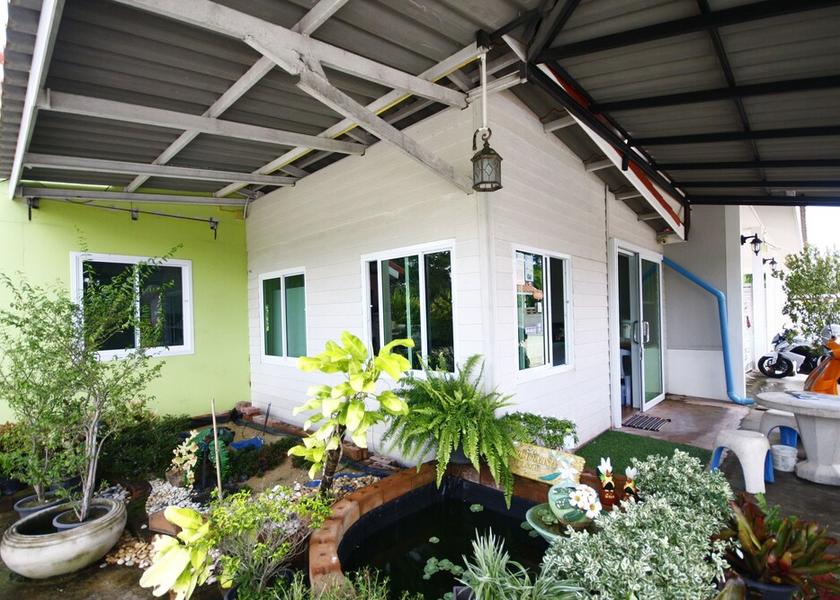Surin Surin Exterior Detail