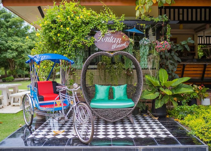 Prachuap Khiri Khan Tha Yang Exterior Detail