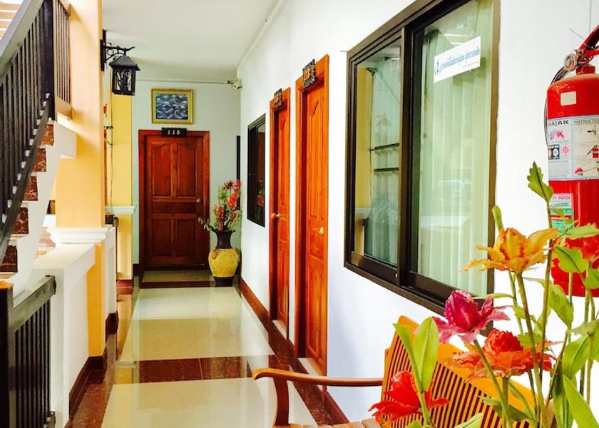 Surin Surin Interior Entrance