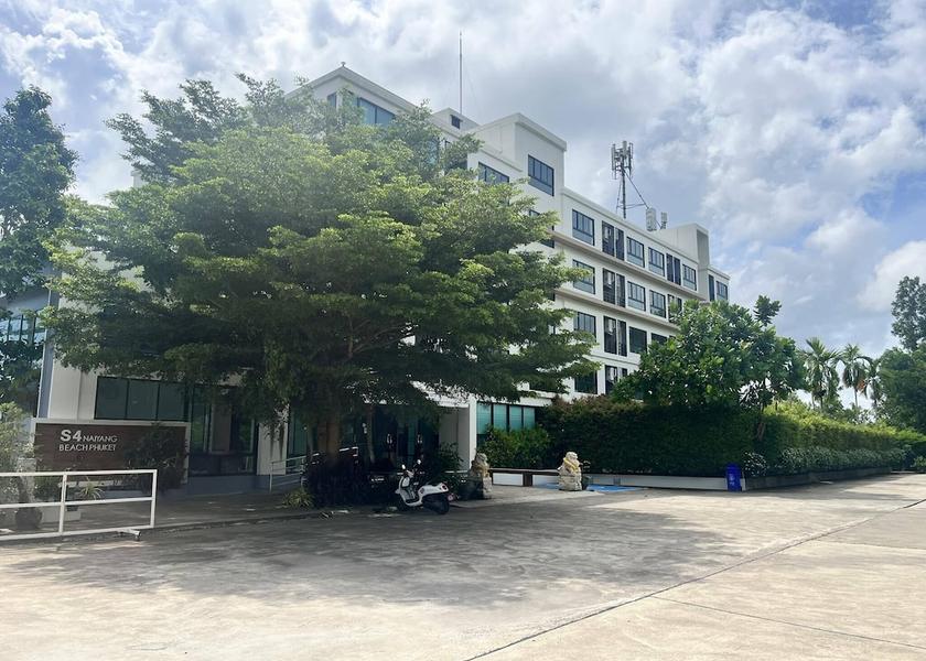 Phuket Sa Khu Facade