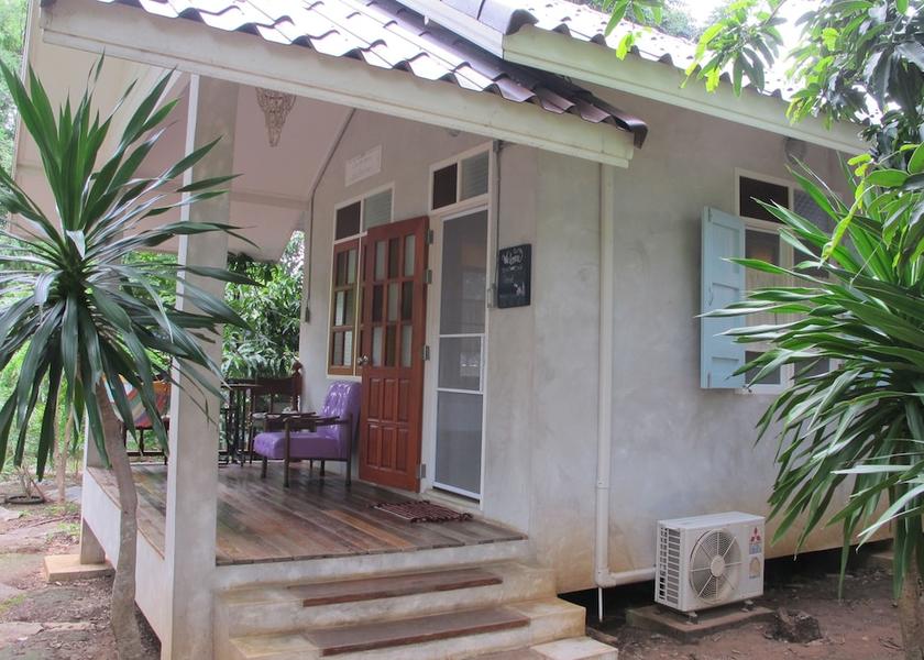 Chonburi Province Ko Sichang Terrace/patio