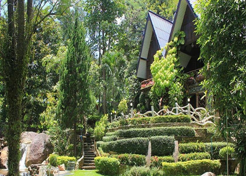 Ratchaburi Suan Phueng Exterior Detail