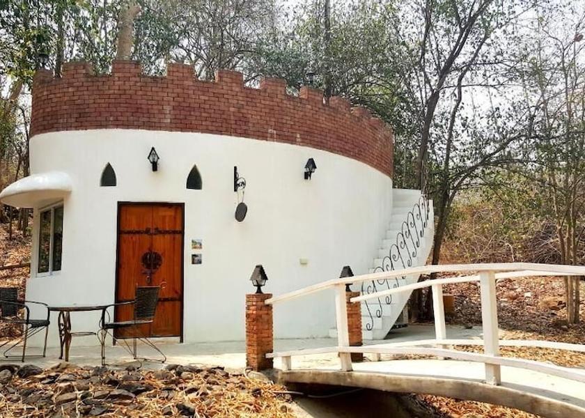 Ratchaburi Suan Phueng Property grounds