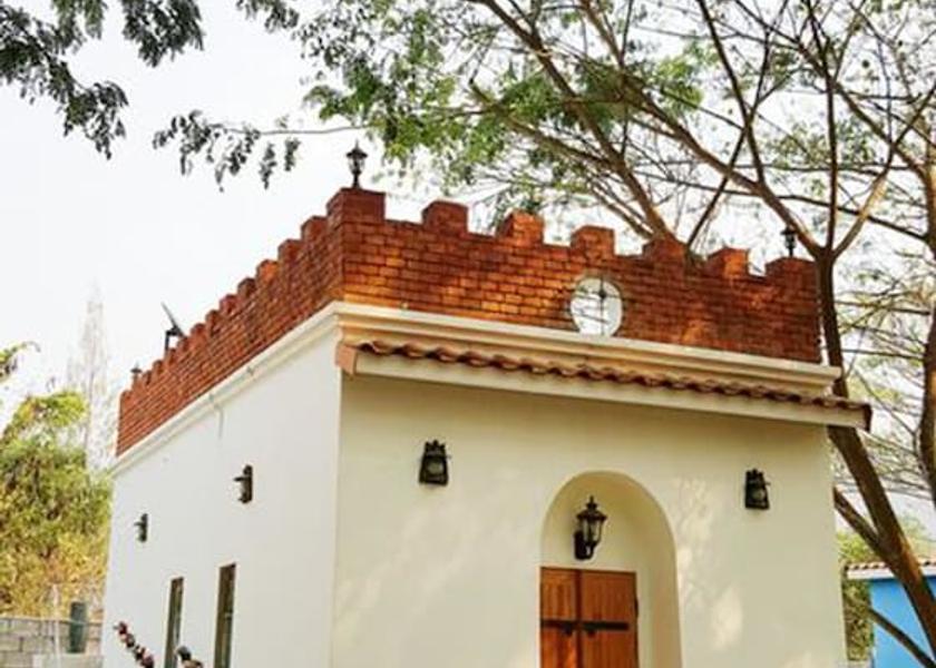 Ratchaburi Suan Phueng Exterior Detail