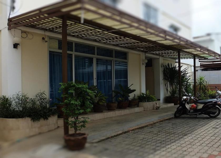 Surin Surin Exterior Detail