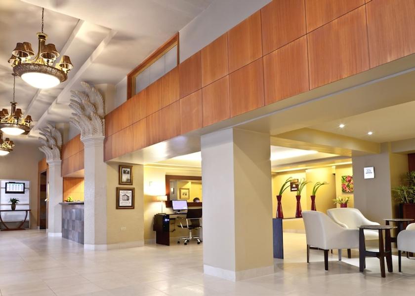 Pichincha Guayaquil Lobby